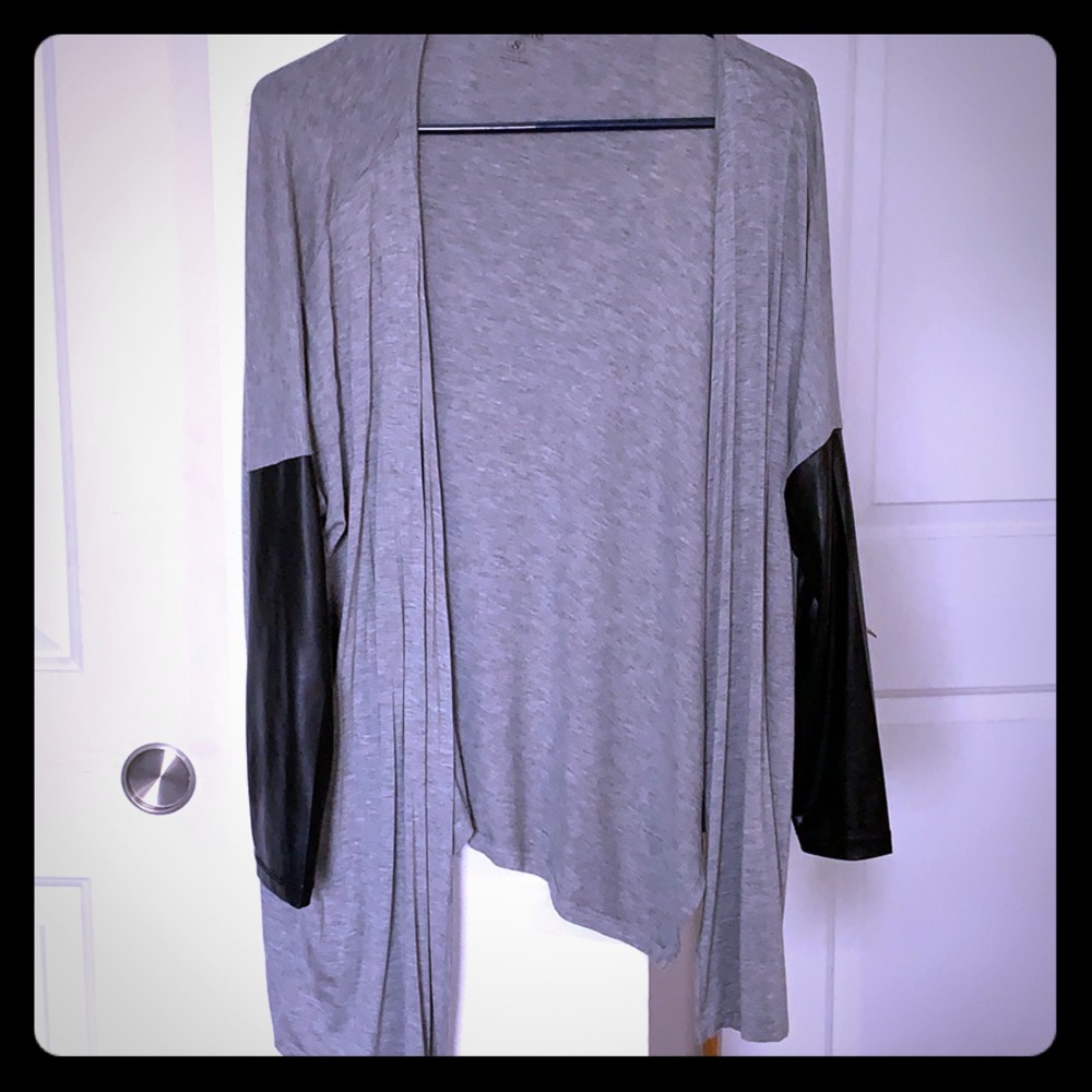 Oversized sweater, faux leather sleeves